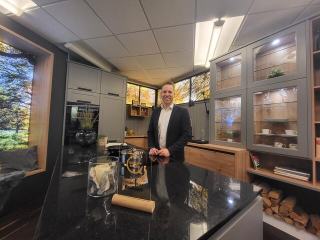 Inhaber Andreas Trobos in einer seiner Traumküchen von DAN. | Foto: Andrea Stelzer