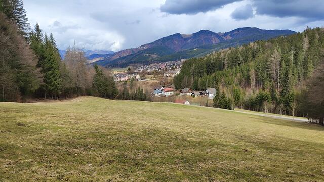 Blick zurück nach Mürzzuschlag und zur großen Scheibe... | Foto: I.Wozonig 