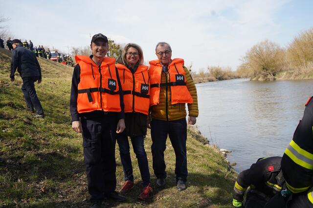 Unter den Ehrengästen befanden sich die Bürgermeisterin von Bernhardsthal, Doris Kellner sowie der Rabensburger Bürgermeister Wolfram Erasim.  | Foto: BFKDO Mistelbach