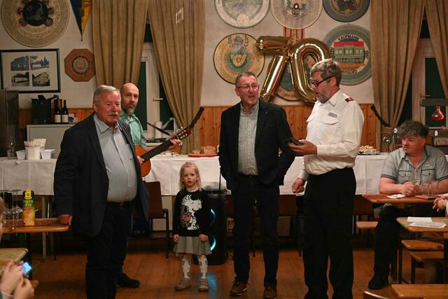 Wolfgang Weninger freute sich über die zahlreichen Darbietungen zu seinen Ehren. | Foto: Lilly Weninger