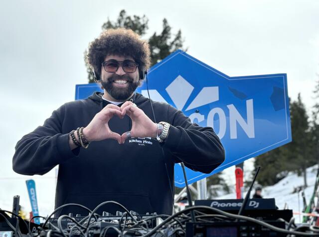 DJ Chaz Washington heizte dem Publikum auf der Platzlalm ordentlich ein.  | Foto: Haun