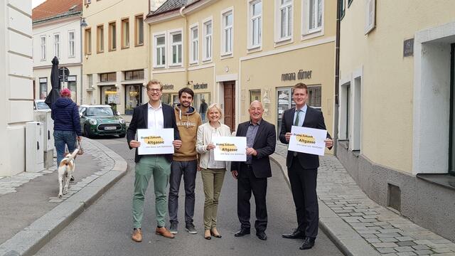 Parteiübergreifend leiteten einst die Bezirkspolitiker die Neugestaltung der Altgasse in die Wege – jedoch ohne die FPÖ Hietzing. (Archiv) | Foto: BV Hietzing
