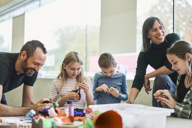 Ab 6. April lädt das Lentos jeden ersten Sonntag im Monat mit speziellem Kreativprogramm und vergünstigtem Eintritt zum "Familiensonntag". | Foto: Robert Maybach