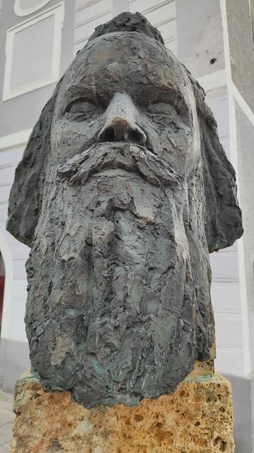 Auch vor dem Museum ist Brahms verewigt... | Foto: I.Wozonig