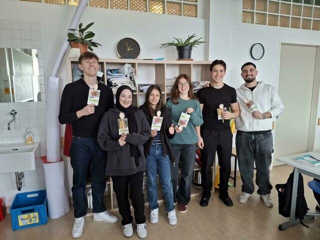 Die Klassen 2AK und 2CK der BHAK/BHAS Gänserndorf besuchten im Rahmen einer Betriebsbesichtigung die Münzer Bioindustrie GmbH im Ölhafen Lobau. | Foto: BHAK/BHAS Gänserndorf