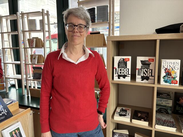 Bettina Koppon lädt in ihre neue Buchhandlung.  | Foto: Lisa Kammann/MeinBezirk