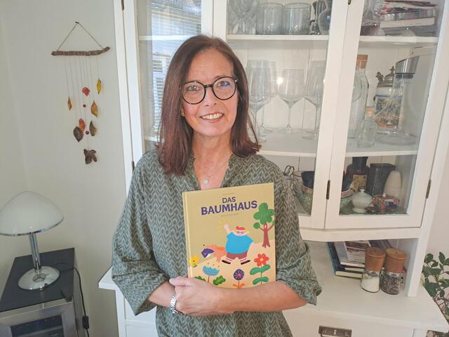 Mit „Das Baumhaus“ hat die Neudörfler Sozialpädagogin einen wichtigen Beitrag zur kindgerechten Aufarbeitung von Mobbing und Vorurteilen geleistet – und die Leser dürfen gespannt sein, welche Geschichten sie als Nächstes erzählen wird. | Foto: Susanne Zeyda