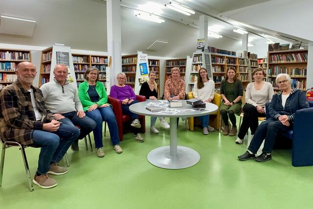 Bgm. Josef Schaden, Ludwig und Monika Koller, Emma Krenn, Manuela Klopf, Erna Göschl, Heidi Steger, Susanne Krenn, Andrea Traschl, Friederike Zwölfer | Foto: Marktgemeinde Schweiggers