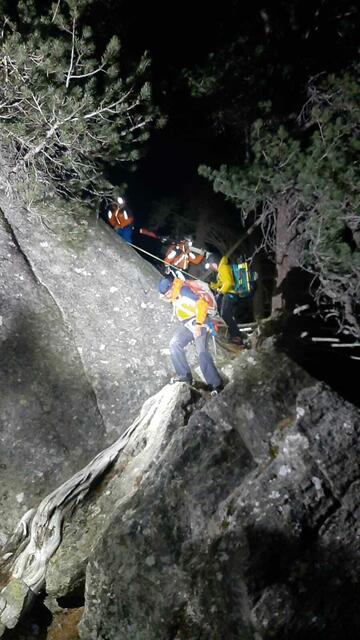 Elf Krimmler Bergretter stiegen Freitagabend zu Fuß auf die Wildkarspitze und suchten in dem teilweise vereisten und felsigen Gelände nach dem verirrten Mann. | Foto: Bergrettung Krimml