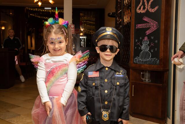 Jung und Alt führten ihre besten Kostüme zum Kindermaskenball aus. | Foto: Fotografie Kaiser