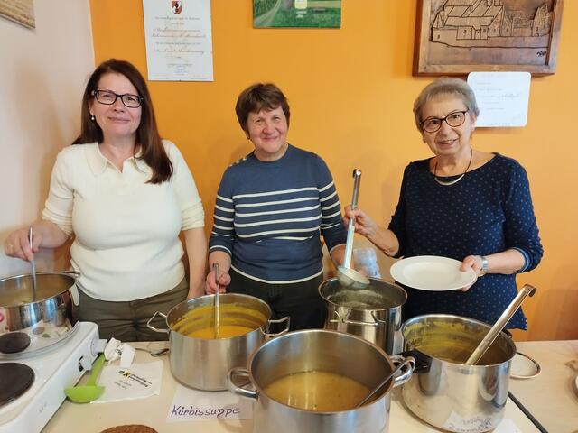Nach dem Gottesdienst ging es vom geistlichen Wachstum direkt zum kulinarischen Genuss. | Foto: Reinhard Haslinger
