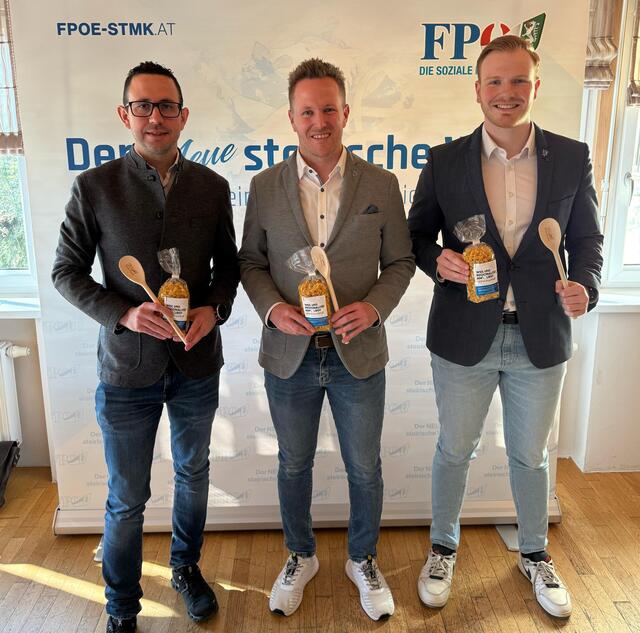 Die FPÖ mit Patrick Derler (Mitte) wird in Birkfeld mit insgesamt sieben Sitzen im Gemeinderat vertreten sein. Die ÖVP behält mit 14 Sitzen und 64,18 Prozent der Stimmen die Mehrheit. | Foto: FPÖ Weiz