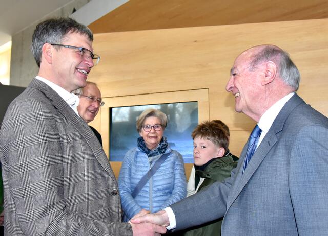 Gratulation dem Direktor Christian Übl von Alt-LH Erwin Pröll | Foto: Herbert Schleich