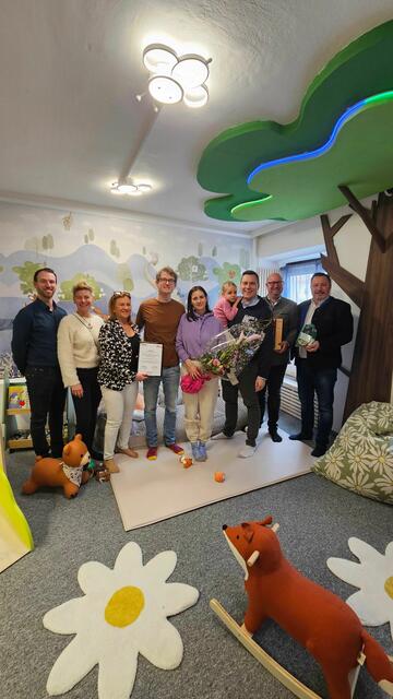 Christian Wopienka (Junge Wirtschaft), Franziska Fuchs (Frau in der Wirtschaft), Vize-Bgm. Maria-Theresia Eder, Alexander Köck, Alexandra Kalmanova, Bgm. Christoph Kaufmann mit Tochter Lea, WK-Obmann Markus Fuchs, Stadtmarketingleiter Stefan Gabritsch | Foto: Alexander Köck