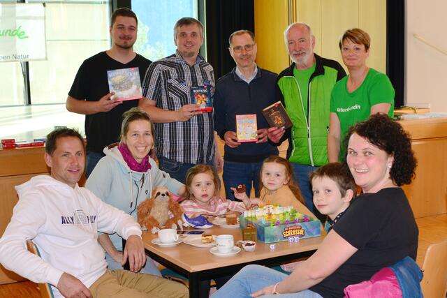 Von links: GR Schaffenegger Stefan, GR Assek Werner, Vzbgm. Druml Robert, NF Obmann Iskrac Raimund, Spieleleiterin Wiegele Cornelia  | Foto: Naturfreunde