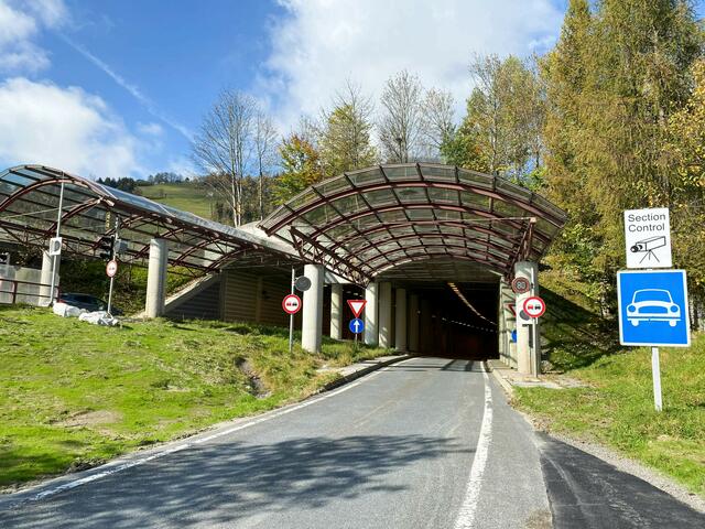 Während der Tunnelsperre kann man über das Stadtgebiet Zell am See und über Thumersbach ausweichen. | Foto: Land Salzburg/Melanie Hutter