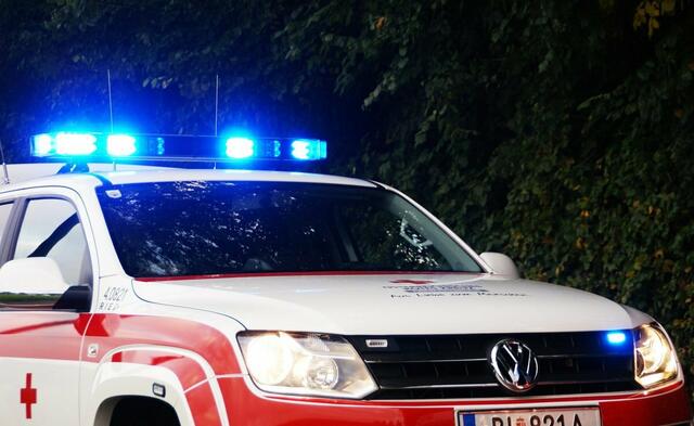 Im Fahrzeug befanden sich fünf weitere Passagiere. | Foto: Rotes Kreuz