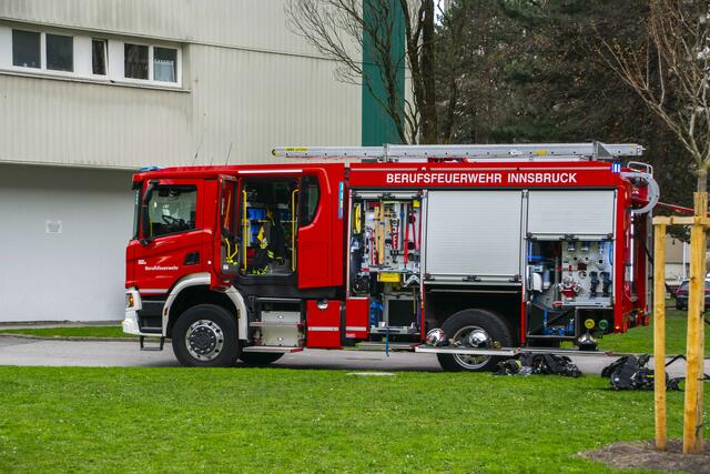 Einsatz der Feuerwehren im Olympischen Dorf. | Foto: zeitungsfoto.at
