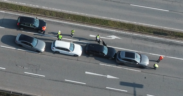 Fünf Pkw fahren auf der Wiener Straße bei Marchtrenk in Richtung Wels zusammen. | Foto: laumat.at