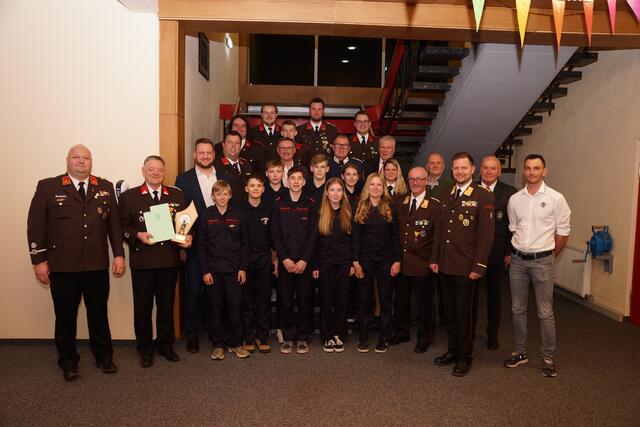 Ehrungen und Beförderungen prägten die 152. Wehrversammlung der Freiwilligen Feuerwehr Eisenerz. | Foto: Feuerwehr Eisenerz
