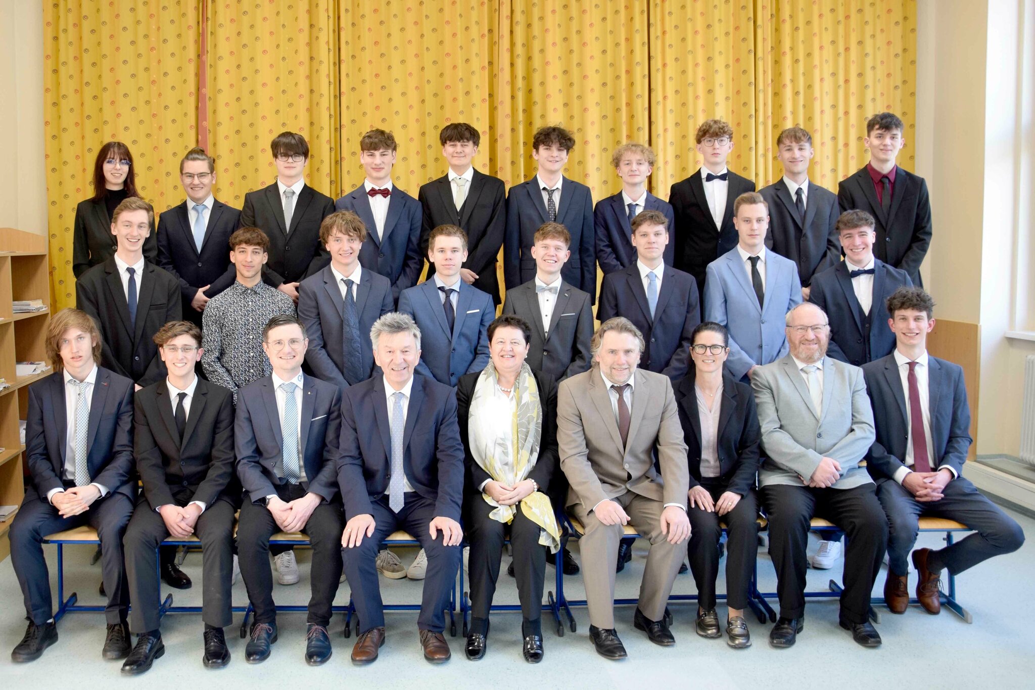 aufatmen-in-der-technischen-fachschule-haslach-die-wei-e-fahne-kann