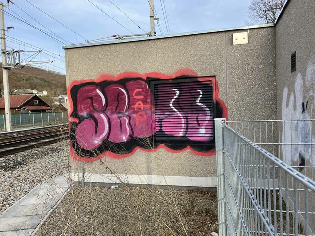 Wie die Landespolizeidirektion (LPD) Niederösterreich in einer Aussendung mitteilt, wurden zwischen 14. Februar und 10. März diesen Jahres mehrere Graffiti-Schriftzüge an verschiedensten Orten aufgesprüht. | Foto: LPD NÖ/PI Purkersdorf