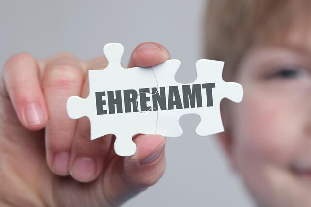 Ohne Ehrenamt läuft nichts – warum junge Menschen ihre Freizeit für die Gemeinschaft einsetzen. | Foto: stock.adobe/coloures-pic