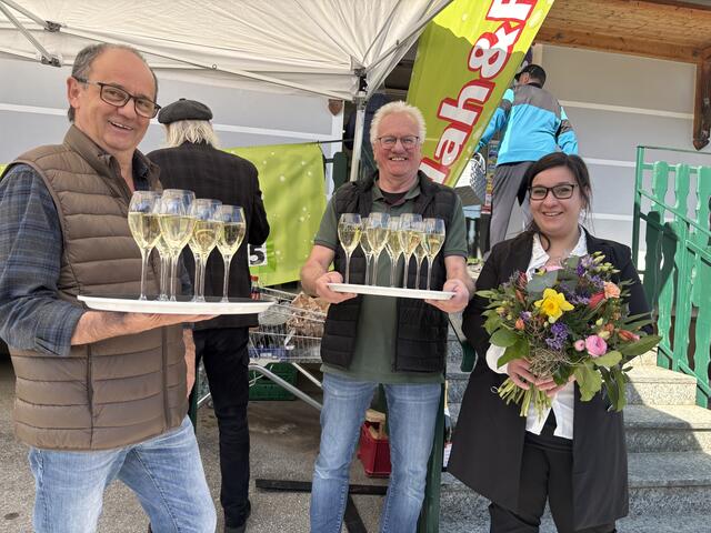 Beste Stimmung herrschte verganene Woche in Söchau - kein Wunder, hat der nunmehrige Fürstenfelder Ortsteil doch nun nach gut dreimonatiger endlich wieder einen eigenen Nahversorger. | Foto: Margot Jeitler