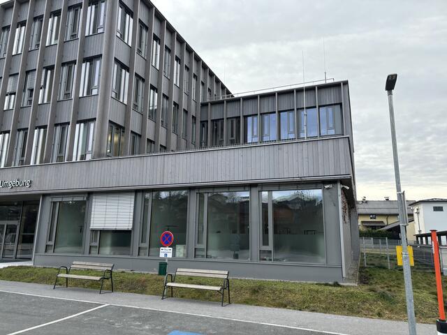 Die Bezirkshauptmannschaft Salzburg-Umgebung in Seekirchen. | Foto: Emanuel Hasenauer