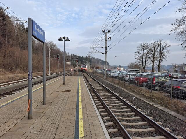 Ab Dezember brauchen einige Züge zwischen Villach und Klagenfurt keine sichtbaren Signale mehr. Stattdessen übertragen gelbe Balisen im Gleisbett die Informationen an den Führerstand des Zuges. | Foto: DaZ