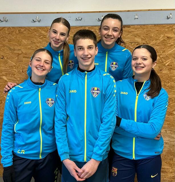 Eileen Gfrerer (h.l.), Marie Mossier (h.r.), Lara Ritzer (v.l.), Elias Partoloth (v.M.), Emely Ruttnig (v.r.) | Foto: SV Wernberg