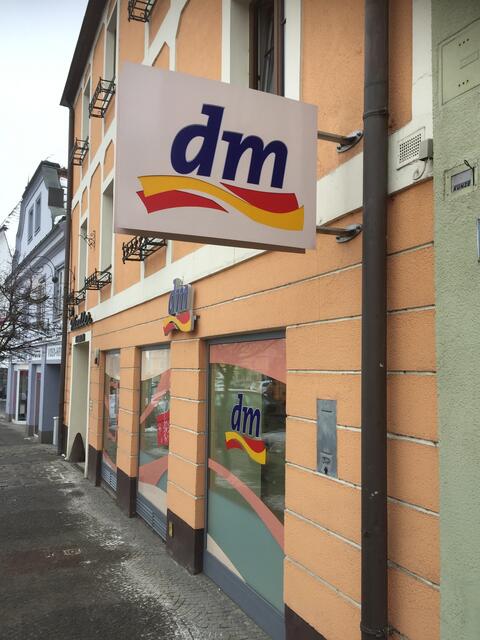 Damals-Foto: In der Zwettler Landstraße gab es bis 2017 den dm. | Foto: Archiv/Bernhard Schabauer