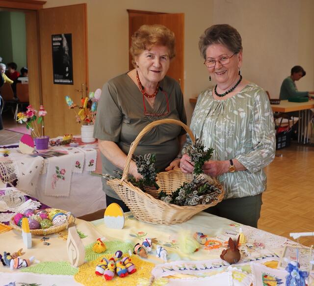 Die Handarbeiten entstehen mit Können, Kreativität und Freude an kleinen Kostbarkeiten. | Foto: Edith Ertl