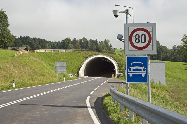 Es werden Wartungsarbeiten und eine Tunnelreinigung beim Umfahrungstunnel Henndorf durchgeführt. | Foto: Land Salzburg/Landesstraßenverwaltung