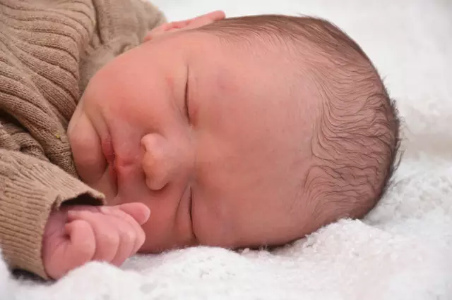 Name: Leon
Geburtsdatum: 16.03.2025
Gewicht: 3.510 g
Größe: 52 cm
Eltern: Sabrina und Markus Spörk aus Edelsgraben | Foto: Babysmile