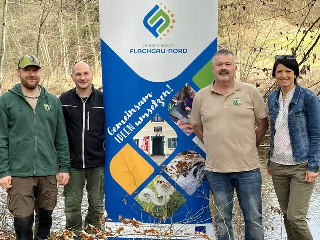 Von links: Christopher Bergmann, Jürgen Stranzinger, Johann Winkler (Obmann) und Cathrine Maislinger (Leader Flachgau-Nord). | Foto: Leader Flachgau Nord