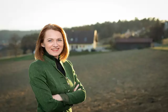 Landesrätin Simone Schmiedtbauer kommt aus der Regionalpolitik, war Bürgermeisterin von Hitzendorf (Graz Umgebung) und Landwirtin.  Nun ist sie die erste Frau an der Spitze des Steirischen Bauernbundes. | Foto: Paul Gruber