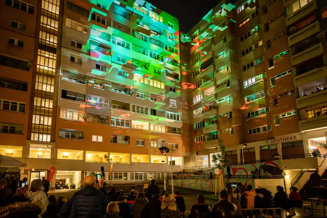 Am Freitag, 4. April, um 20.15 Uhr wird die Fassade der Thürnlhofstraße hell erleuchten. (Symbolbild) | Foto: Christian Dusek