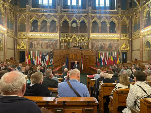 Ein Besuch im Parlament in Budapest stand am Programm. | Foto: Bernhard Herics