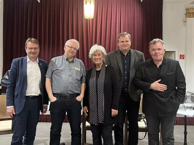 Das „Historicum Salzkammergut“ wurde auf Initiative von Europaabgeordneten Hannes Heide mit einer spannenden Diskussion zwischen Historiker Hannes Leidinger, Politikerin Heide Schmidt, Journalist Günter Kaindlstorfer und Schauspieler Cornelius Obonya in der Trinkhalle Bad Ischl eröffnet. | Foto: Hannes Heide