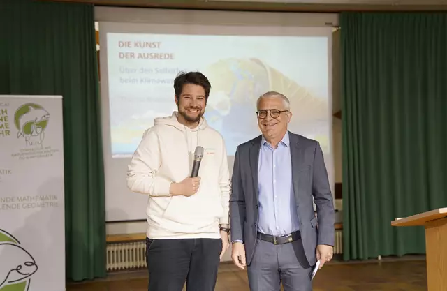Direktor Reinhard Pöllabauer mit dem Klimapsychologen Dr. Thomas Brudermann | Foto: Gymnasium Hartberg