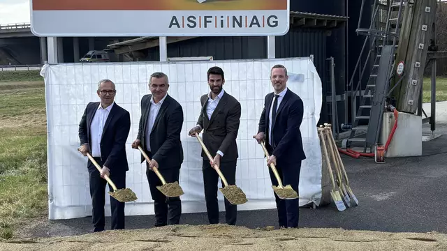 Der Ausbau möge beginnen: Alexander Walcher (ASFINAG-Geschäftsführer), Heinrich Dorner (burgenländischer Landesrat, SPÖ), Udo Landbauer (NÖ-LH-Stv., FPÖ) und Hartwig Hufnagl (ASFINAG-Vorstand). | Foto: Zezula