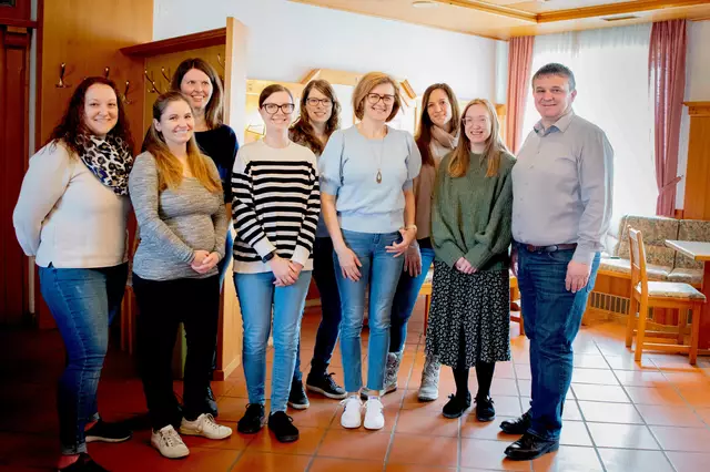 Mamas aus Gerersdorf mit Arbeitskreisleiterin und Mama Arijana Maslic sowie Bürgermeister Franz Schuster. | Foto: dielechnerei
