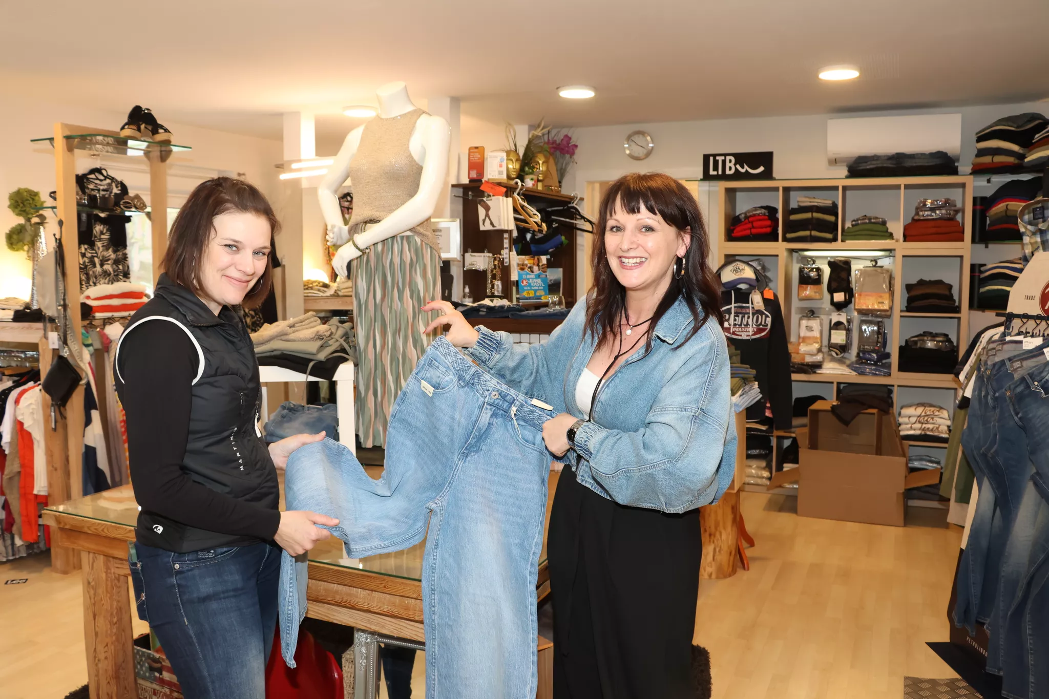 Ein Kleines Gesch ft Trotzt Dem Online Handel 15 Jahre Jeans Kastl ein-kleines-gesch-ft-trotzt-dem-online-handel-15-jahre-jeans-kastl