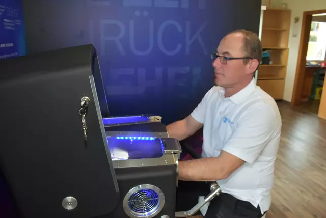  Chronische Schmerzen des Bewegungsapprates entstehen oft durch Fehlbelastung oder Bewegungsmangel. Regelmäßige körperliche Aktivität stärkt die Muskulatur. Bewegung, Regeneration und Kälteanwendungen können Schmerzen vorbeugen und lindern. | Foto: Rober Zinterhof