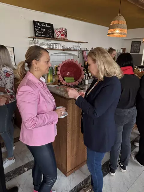 Christiane Holzinger mit Jutta Steinkellner | Foto: MeinBezirk