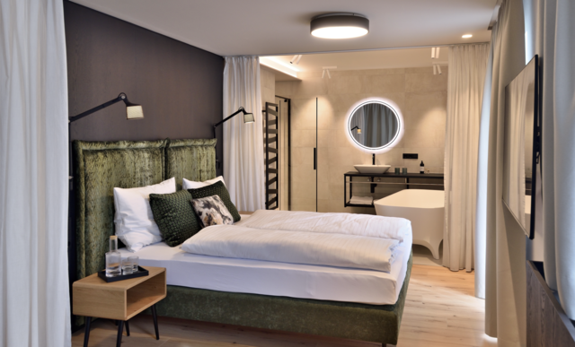 Die sonnigen, modern eingerichteten Räume im Landhotel Hoftaverne Atzmüller laden zum Entspannen und Verweilen ein. | Foto: L.S.D.