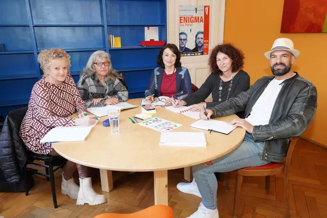 Clemens Luderer mit einem Teil der teilnehmenden Frauen vom Kurs im März.
 | Foto: MeinBezirk.at