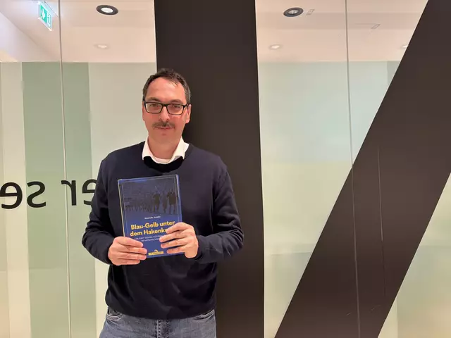 Historiker Alexander Juraske befasste sich mit der Geschichte der Vienna während der NS-Zeit.  | Foto: Laura Rieger/MeinBezirk