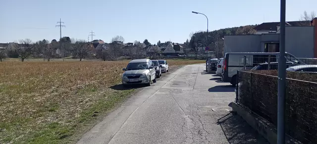 Bequem, aber nicht in Ordnung: Autos parkten im Acker eines Landwirten. | Foto: Name d. Fotografen d. Red. bekannt